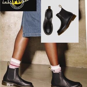 Dr.Martens 2976 WOMAN NAPPA LEATHER CHELSEA BOOTS  Black size 8